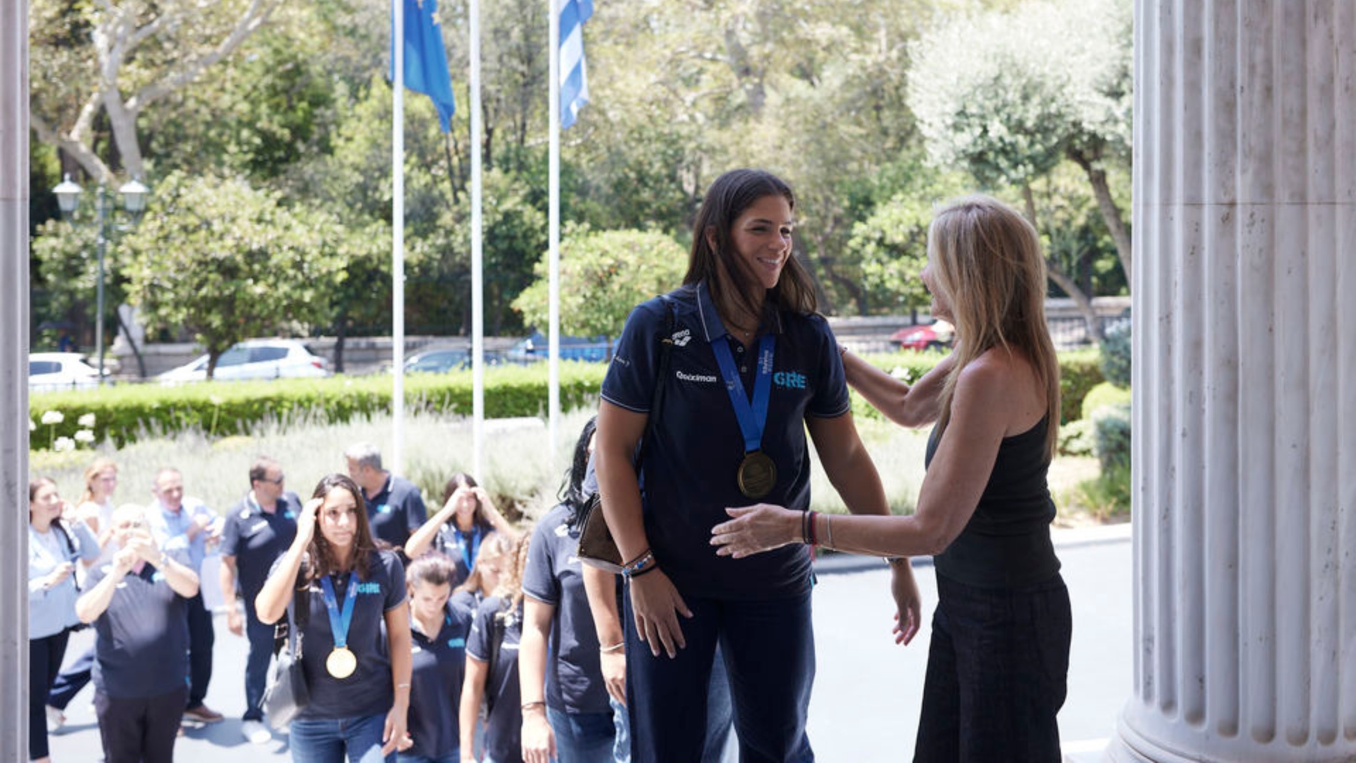 Συνάντηση Μητσοτάκη με τα «χρυσά» κορίτσια της εθνικής πόλο-2