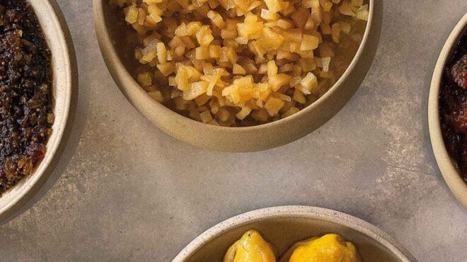 μostarda-di-pere-η-διάσημη-μουστάρδα-φρούτων-με-αχ-563701615