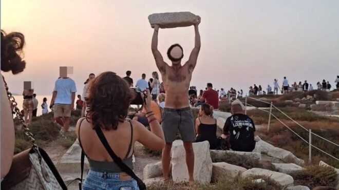 συρματόπλεγμα-στην-πορτάρα-της-νάξου-563744491