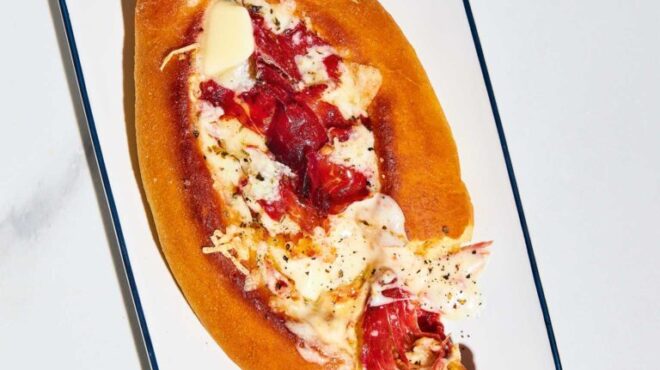 πεϊνιρλί-με-κασέρι-παστουρμά-και-αυγ-563719318