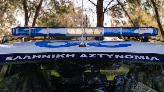 αρτέμιδα-χειροπέδες-σε-τρία-άτομα-που-563701303