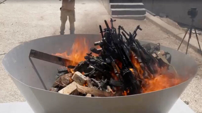 pkk-αρχισε-η-παράδοση-των-όπλων-τελετή-563709973