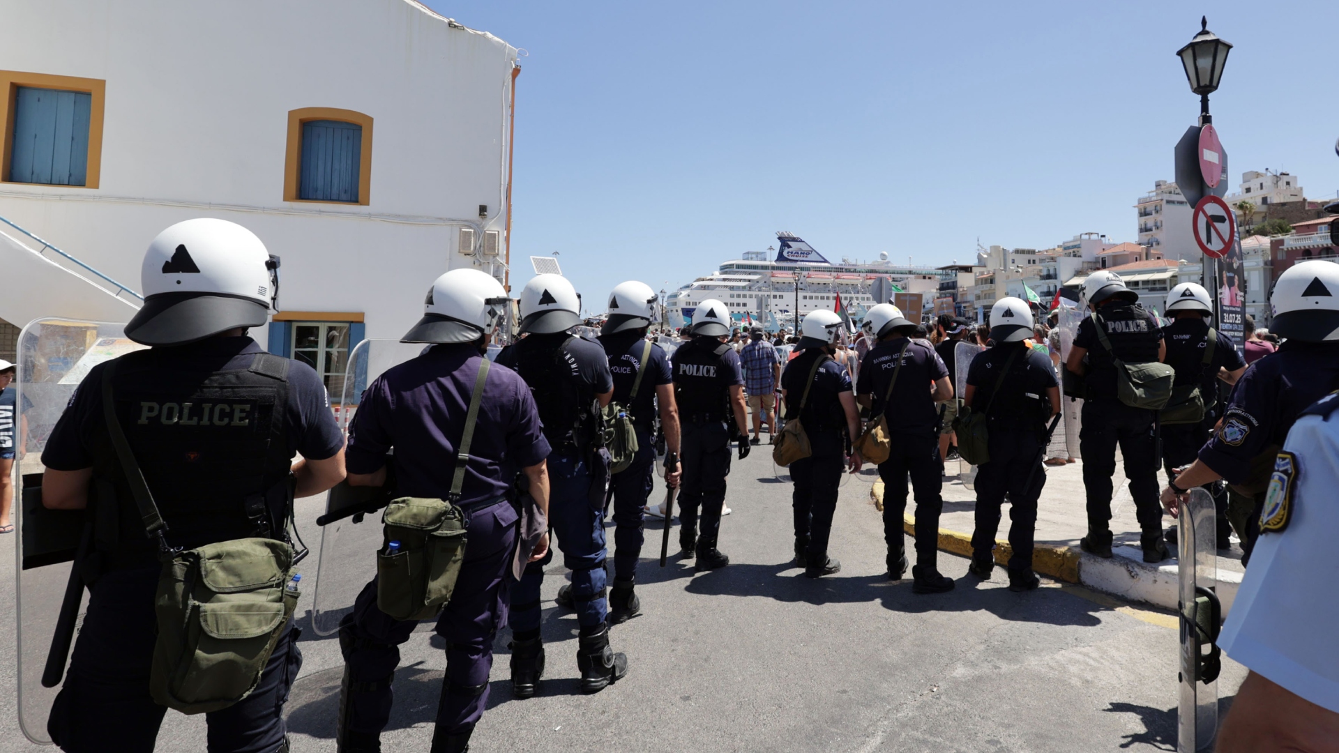 Αγ. Νικόλαος: Επεισόδια και προσαγωγές στη διαμαρτυρία για το ισραηλινό κρουαζιερόπλοιο-3