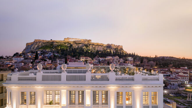 το-ξενοδοχείο-που-φωτίζει-τη-νέα-εποχή-563709952