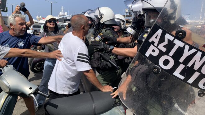 ρόδος-οκτώ-συλλήψεις-στη-συγκέντρωση-563739130