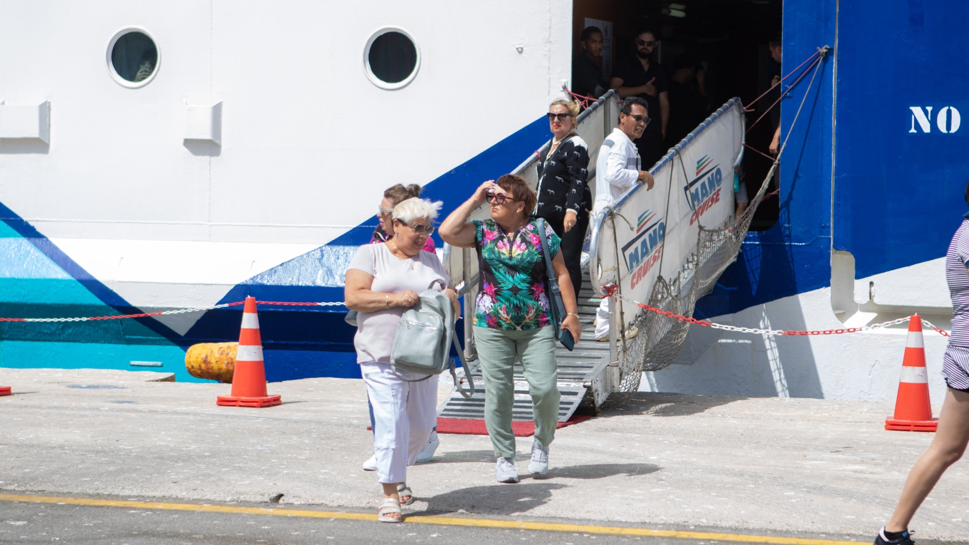 Ρόδος: Ενταση και προσαγωγές για την άφιξη του κρουαζιερόπλοιου με τους Ισραηλινούς τουρίστες [βίντεο]-9