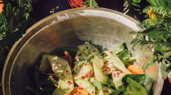 σαλάτα-με-σπανάκι-κολοκυθάκια-και-βερ-563693491