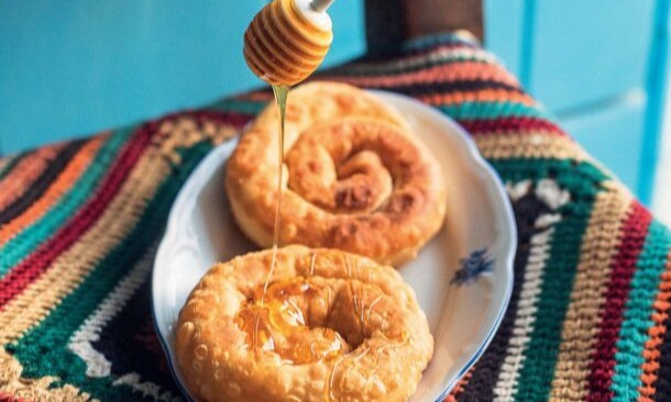 σαρικόπιτες-στο-τηγάνι-με-τυροζούλι-563706178