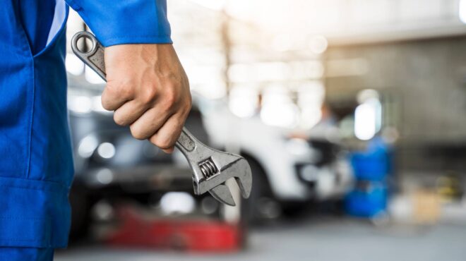 τα-συνεργεία-αυτοκινήτων-κατεβάζουν-563691373