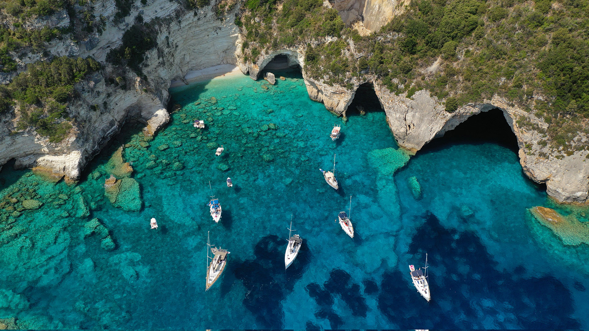 Βόλτα με τον Μόργκαν Φρίμαν στους Παξούς – «Ερχεται κάθε χρόνο, λατρεύει τις Μπλε Σπηλιές»-6