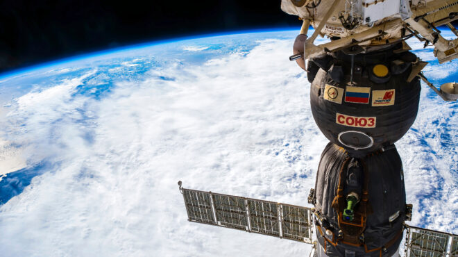 το-ιράν-εκτοξεύει-δορυφόρο-με-ρωσικό-π-563730085