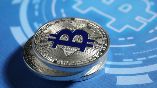 νέο-ρεκόρ-για-το-bitcoin-ξεπέρασε-τα-118-000-δολά-563710153