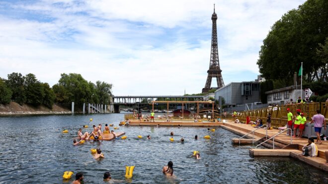 οι-γάλλοι-κολύμπησαν-στον-σηκουάνα-γ-563700886