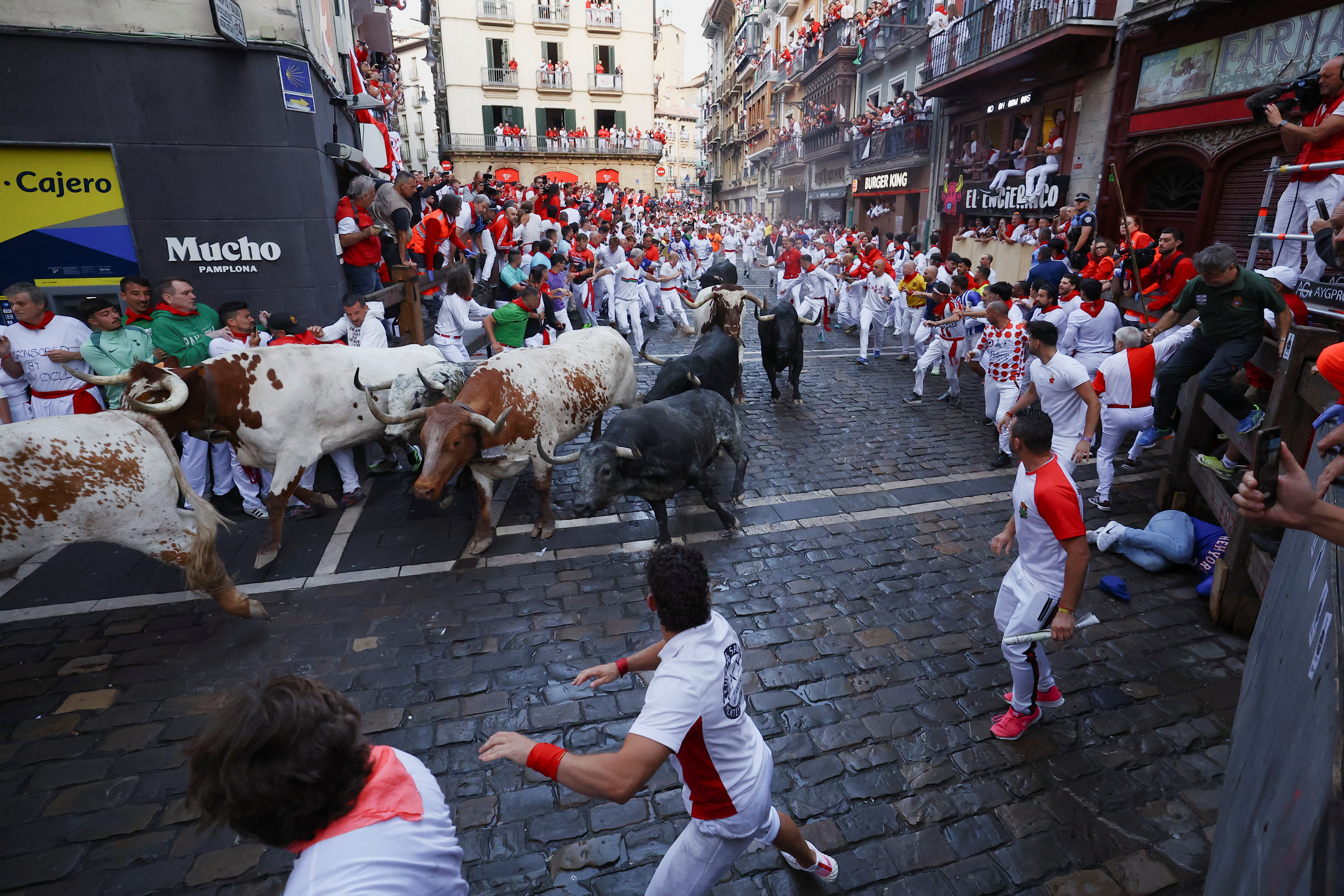 Φεστιβάλ του Σαν Φερμίν: Ενας τραυματίστηκε, επτά γλίτωσαν με μώλωπες από τις ταυροδρομίες-1