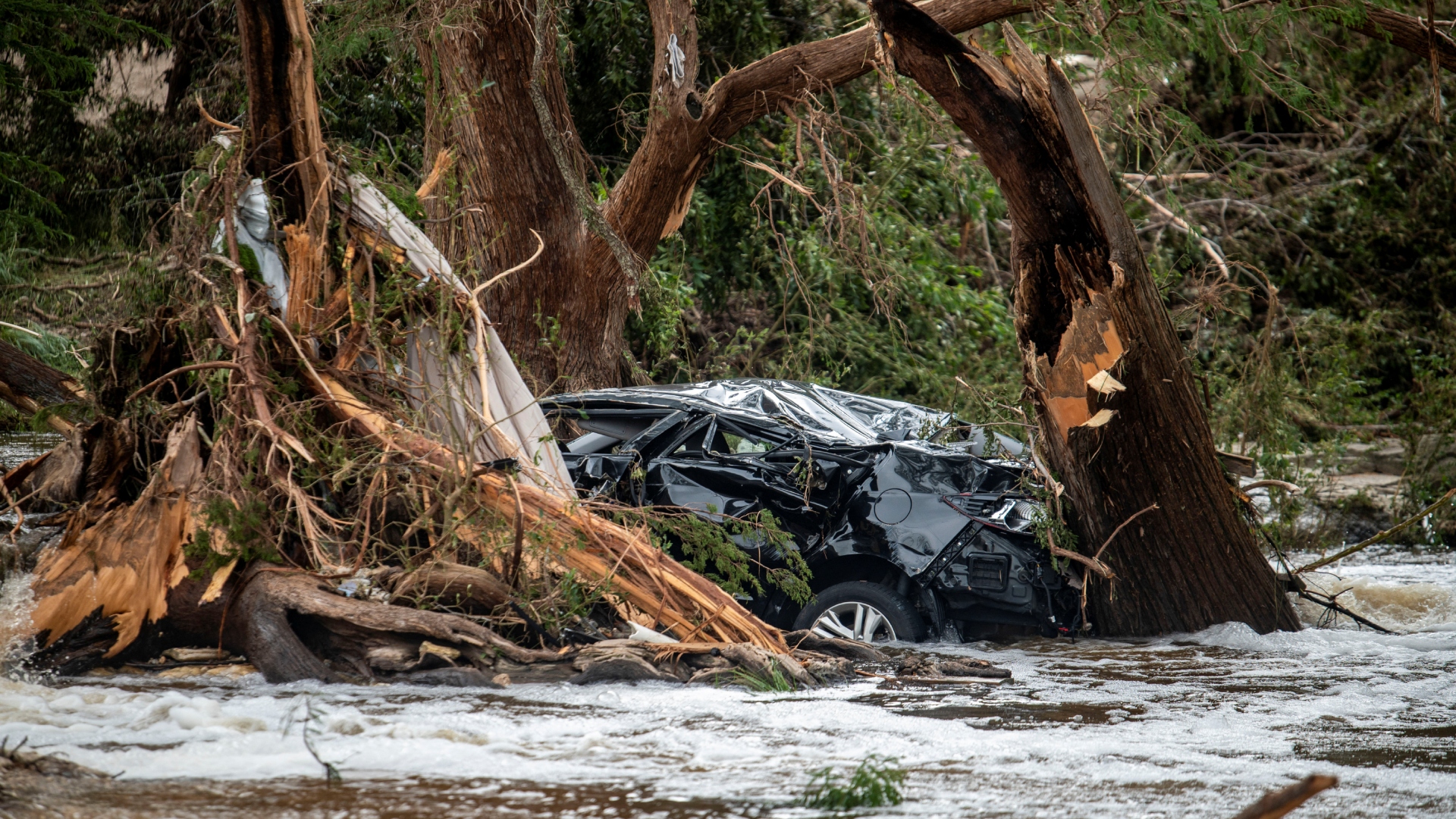 Πλημμύρες στο Τέξας: Στους 67 οι νεκροί – 11 παιδιά αγνοούνται-4