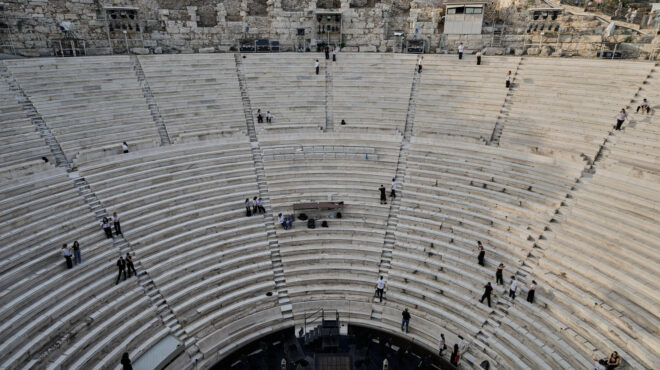 γιατί-τα-αρχαία-θέατρα-είναι-άβολα-563734351