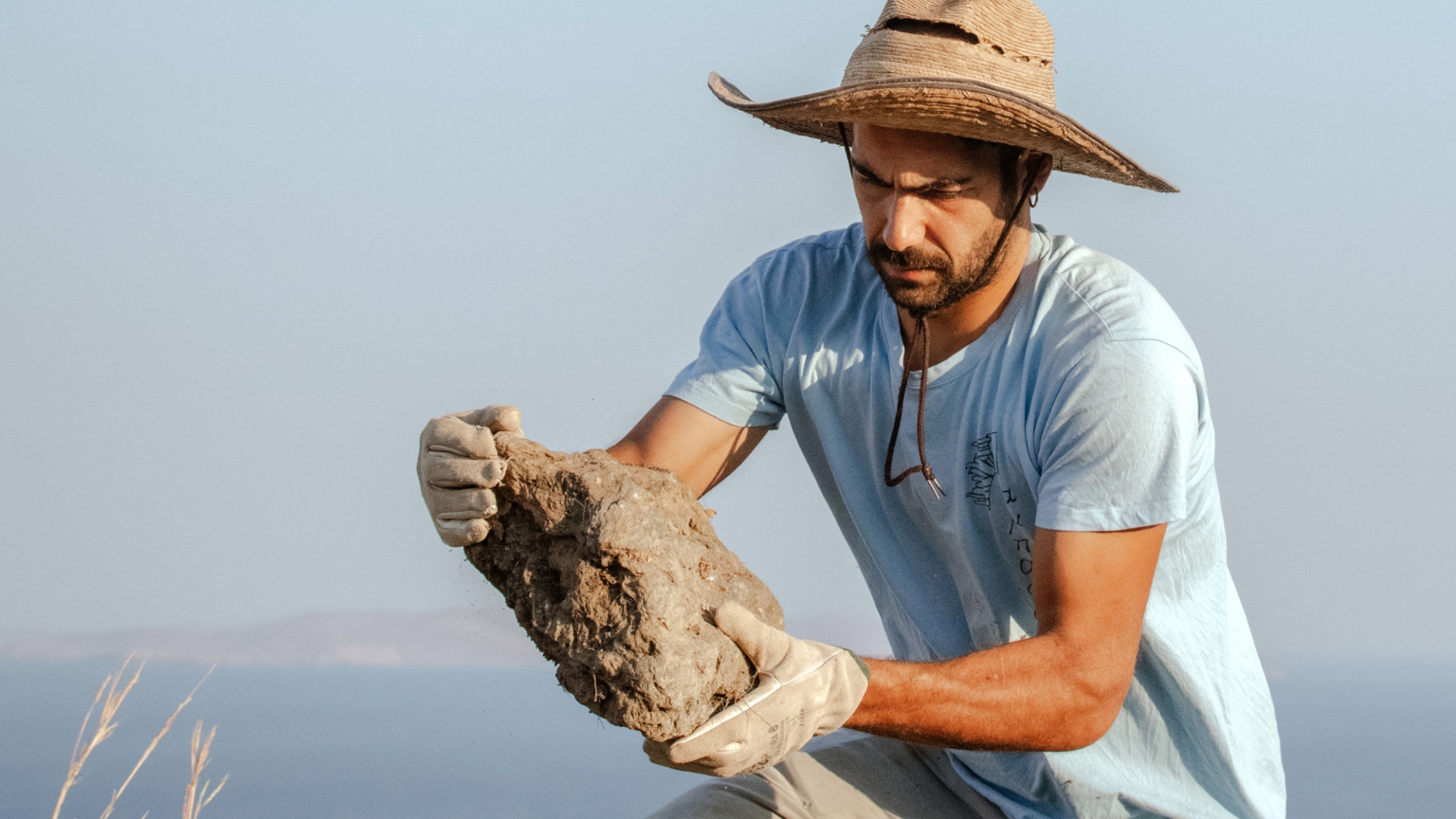 «Ανθρώπων Εργα»: Εκθεση φωτογραφίας της Εβελυν Φωσκόλου για τους αφανείς δημιουργούς της Τήνου-3