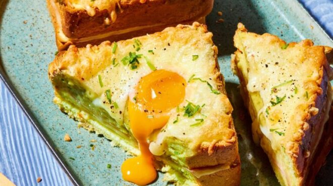 τοστάκι-φωλιά-με-αυγό-563724427