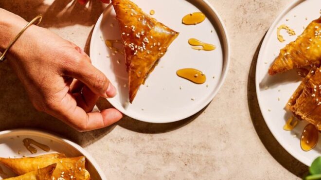 τυροπιτάκια-με-φύλλο-κρούστας-και-γρα-563719300