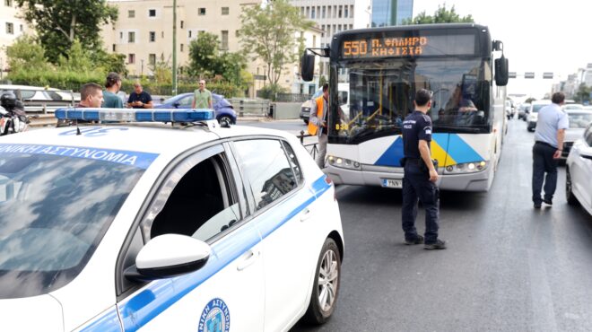 λεωφορείο-συγκρούστηκε-με-αυτοκίνητ-563742289
