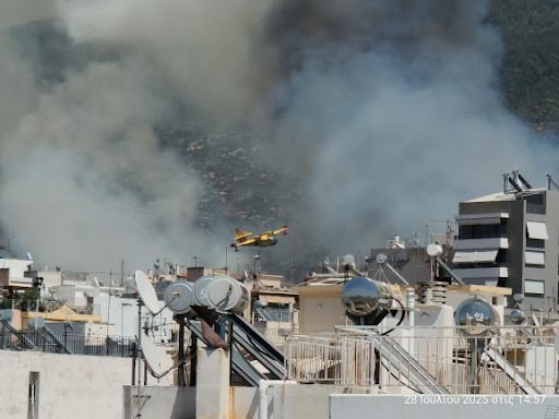Φωτιά στου Ζωγράφου, κοντά στην Πολυτεχνειούπολη – Σηκώθηκαν και εναέρια-1