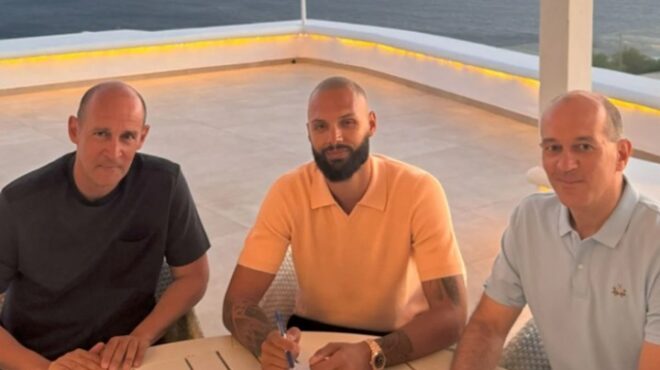 ολυμπιακός-ο-φουρνιέ-έδεσε-στο-λιμάν-563737216