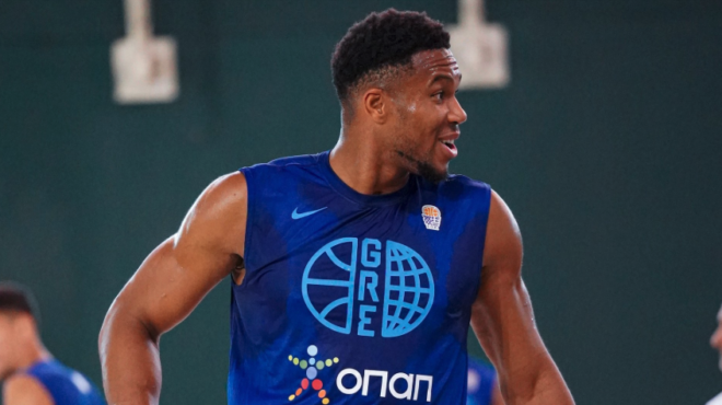 giannis-is-here-ο-αντετοκούνμπο-προσγειώθηκε-στ-563749312