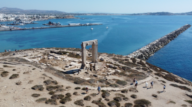 συρματόπλεγμα-στην-πορτάρα-της-νάξου-563749480