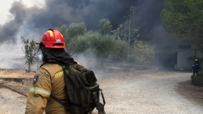 4-850-πυροσβέστες-στη-μάχη-με-τις-φλόγες-152-563761108