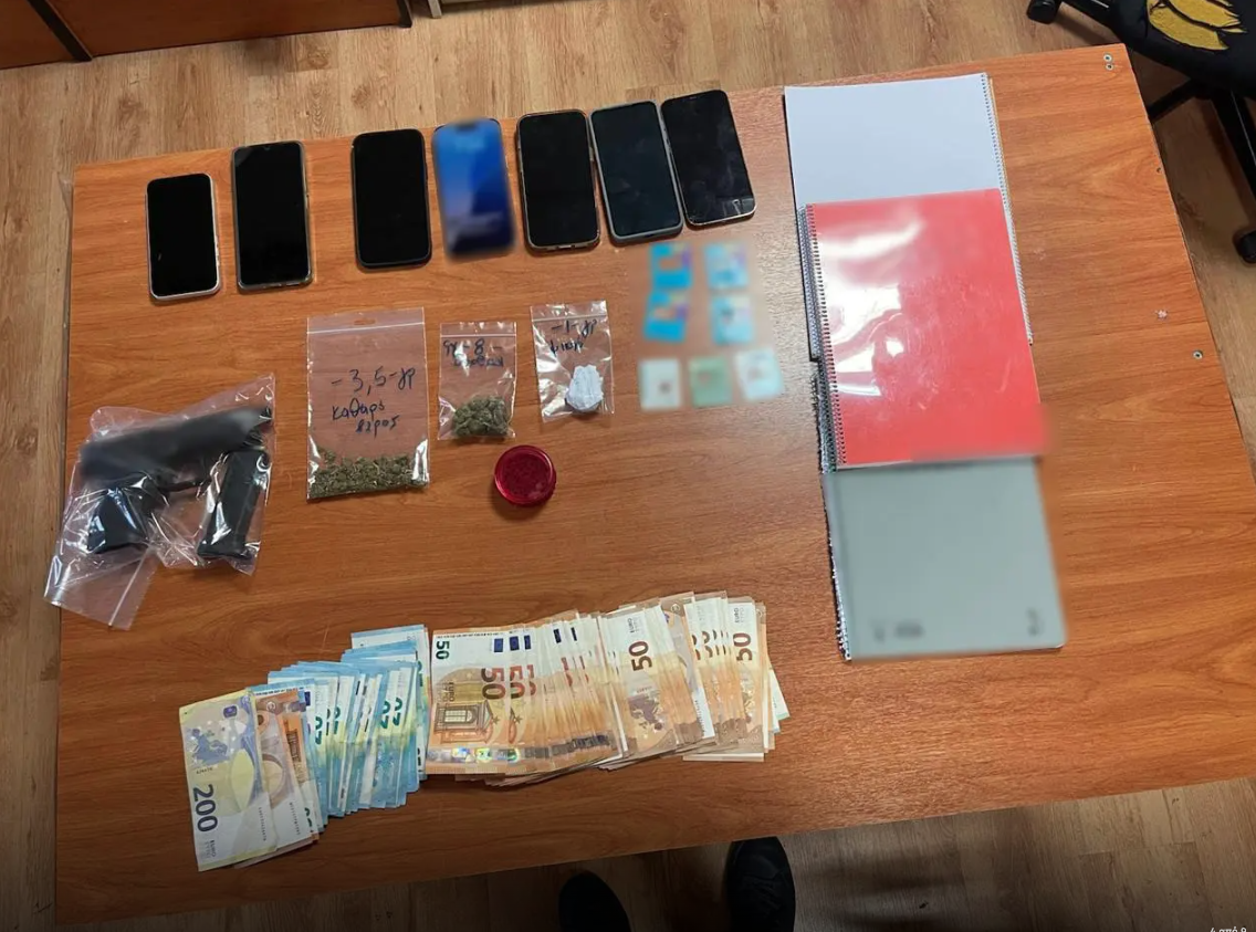 Τουρκική μαφία στην Ελλάδα: Κατασχέθηκαν όπλα και ναρκωτικά, εντοπίστηκαν πολυτελή οχήματα-1