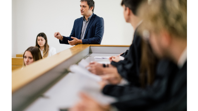 γιατί-ένα-μεταπτυχιακό-νομικής-είναι-563749057