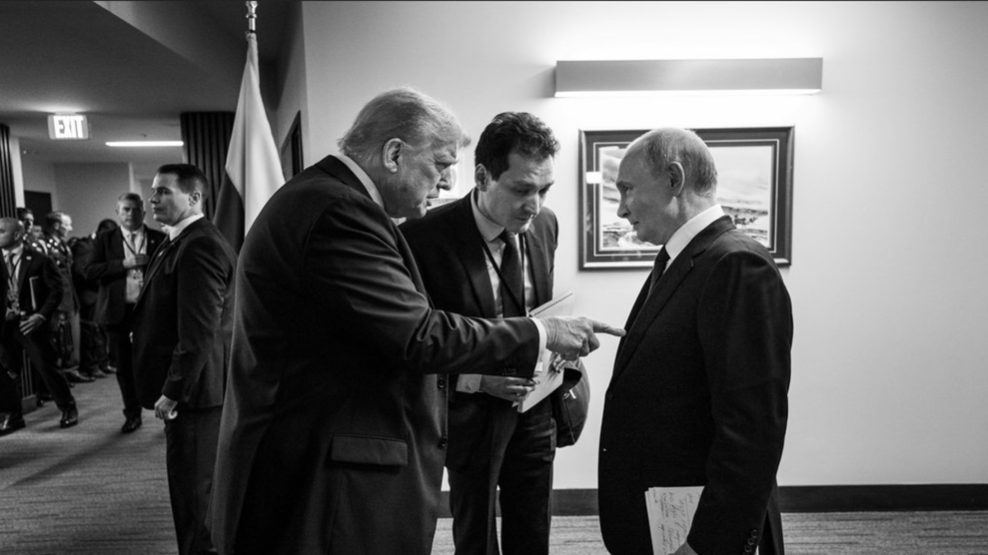 Τραμπ – Πούτιν: Ο φακός του Λευκού Οίκου στα «παρασκήνια» της Αλάσκας-9