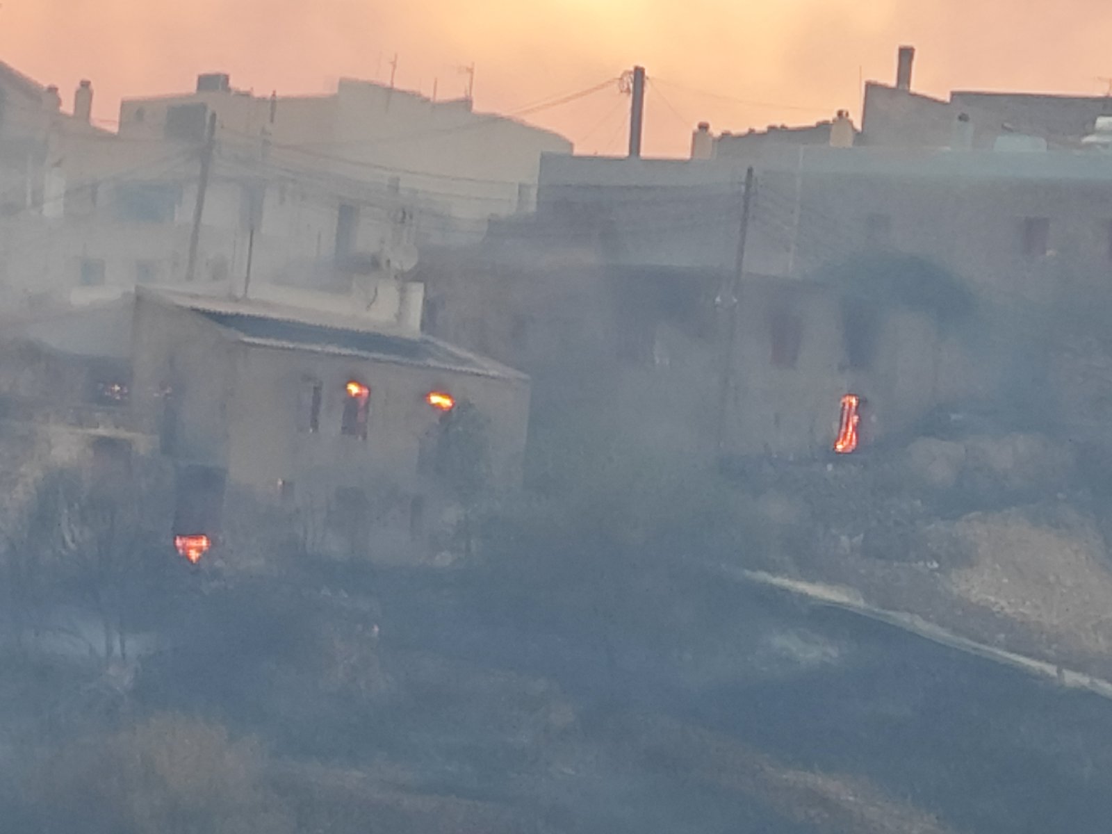 Φωτιά στη Χίο: «Το νησί είναι αθωράκιστο από τη μία άκρη έως την άλλη»-2