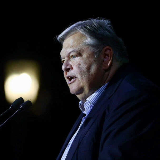 αντιπολίτευση-από-καθέδρας-563747920