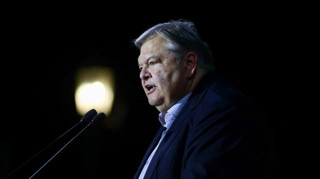 αντιπολίτευση-από-καθέδρας-563747920