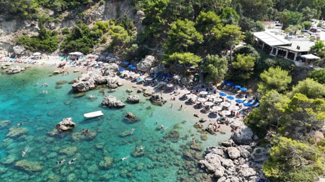 επιμένει-η-αυθαιρεσία-στις-παραλίες-τ-563763238