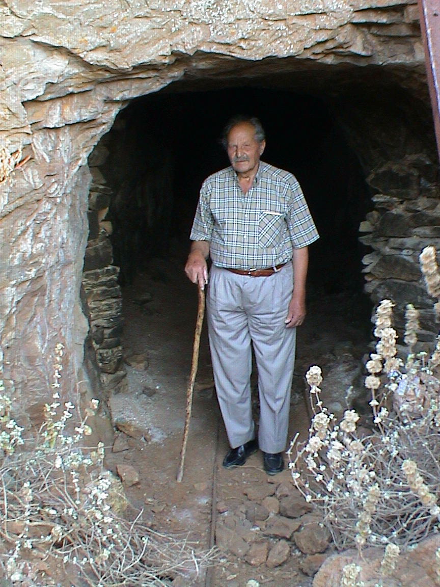 «Είχαμε συνηθίσει τον θάνατο»: Μνήμες των τελευταίων εν ζωή μεταλλεργατών της Σερίφου-2