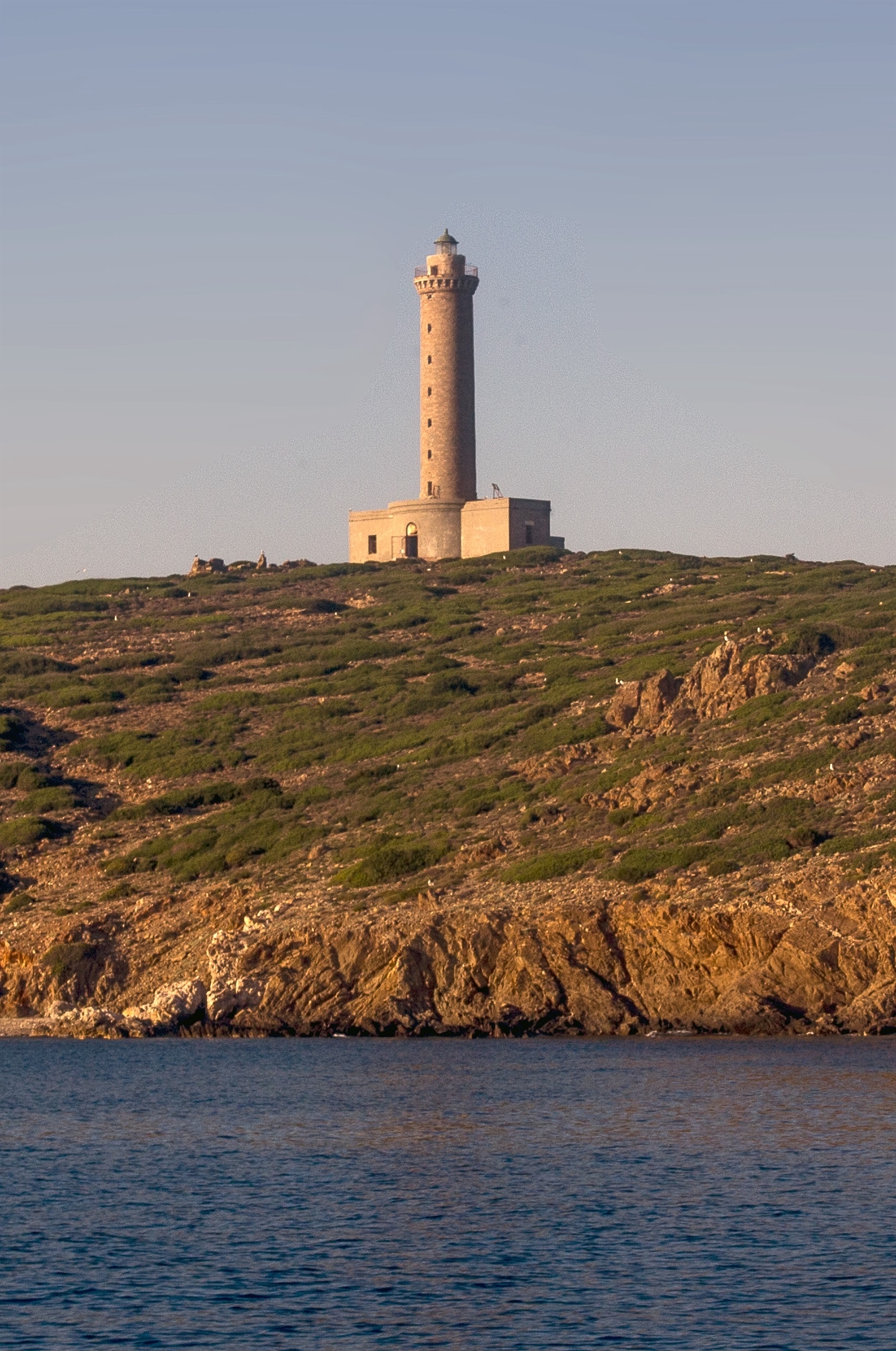 Οι αγέρωχοι φωτεινοί φρουροί της ακτογραμμής-2