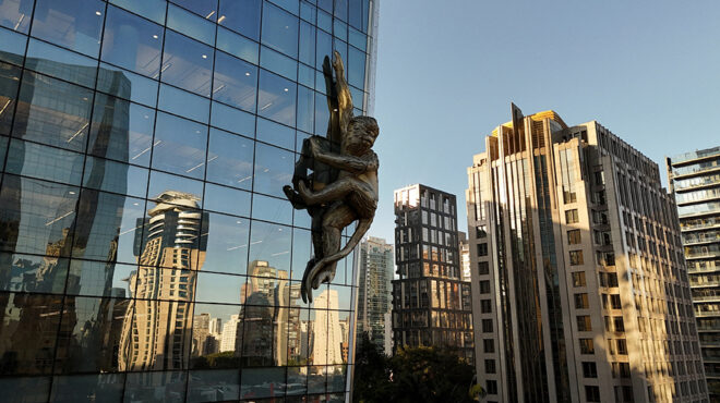 ενα-γλυπτό-ως-έκκληση-563746222