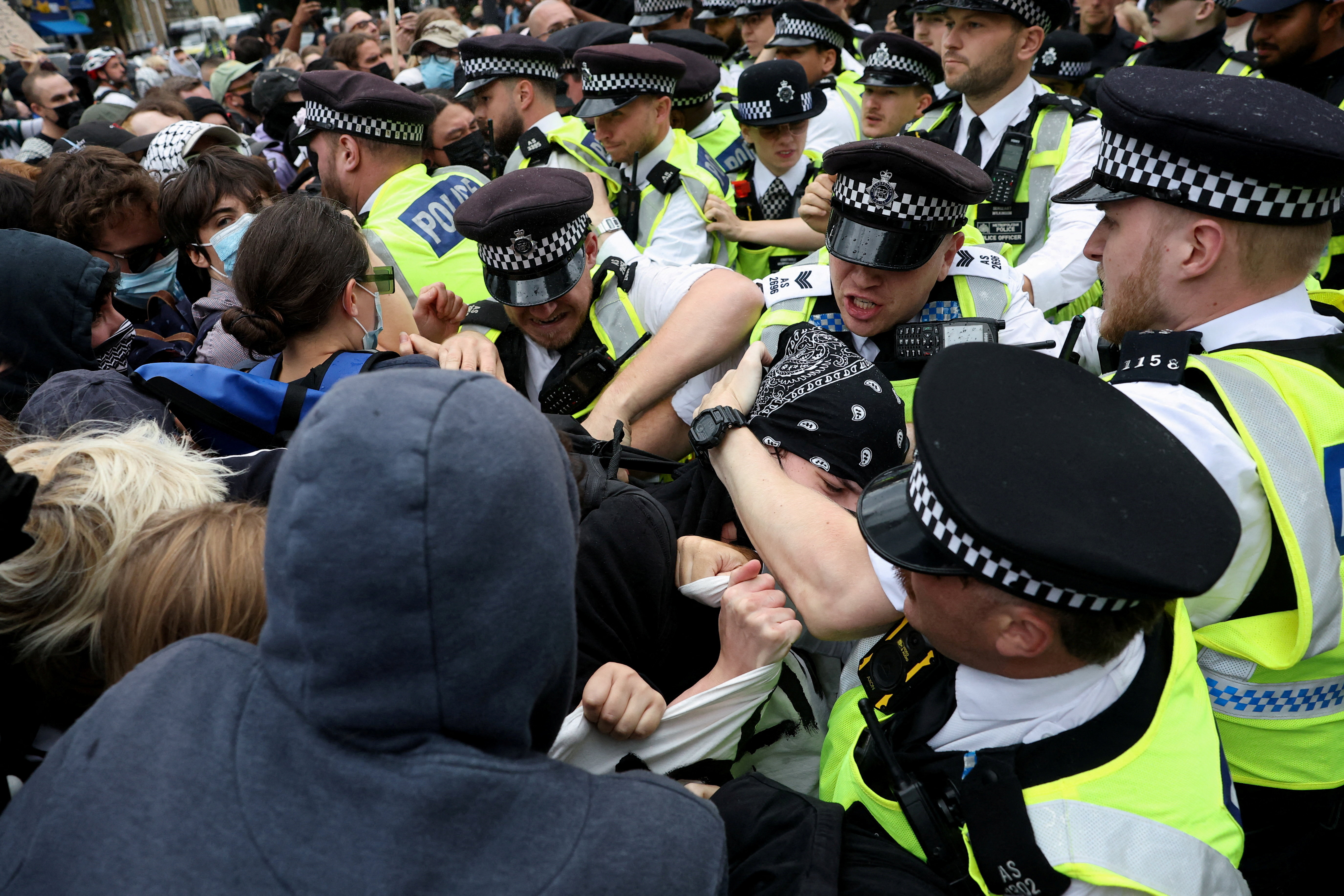 Βρετανία: Συγκρούσεις σε αντιμεταναστευτικές διαδηλώσεις-1