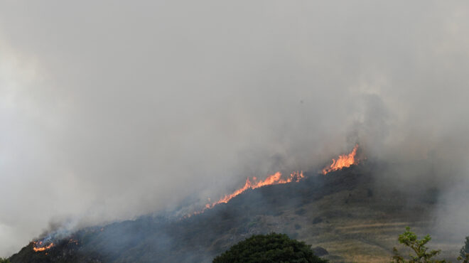 εδιμβούργο-μεγάλη-φωτιά-στο-εμβληματ-563758864
