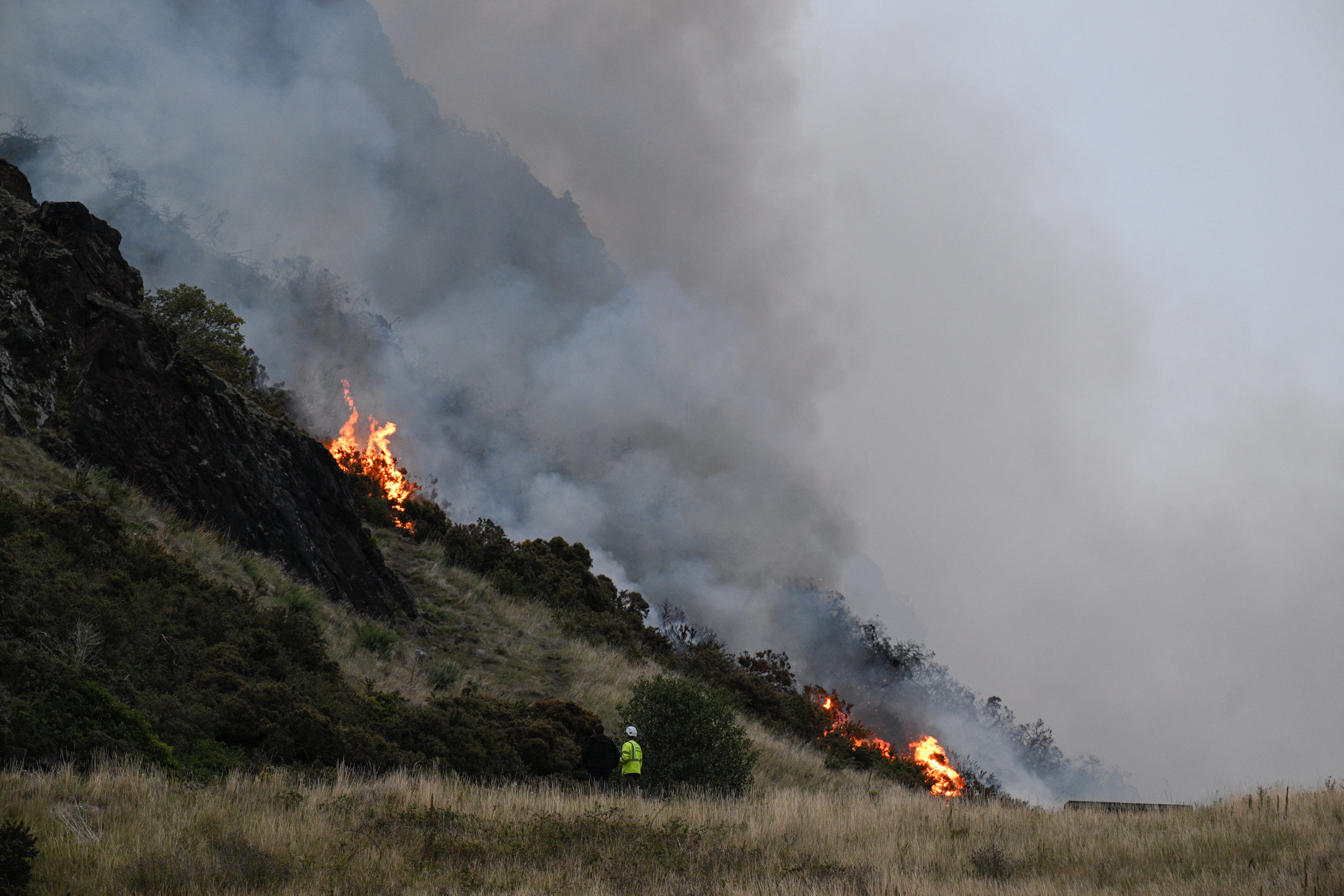 Εδιμβούργο: Μεγάλη φωτιά στο εμβληματικό «Kάθισμα του Αρθούρου»-1
