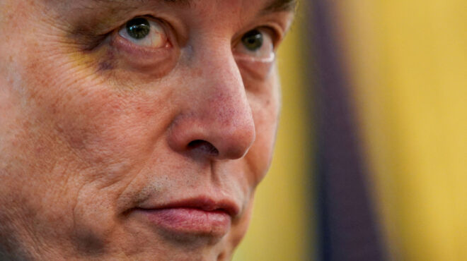 η-xai-του-μασκ-μηνύει-apple-και-openai-για-σύμπραξη-κ-563779657