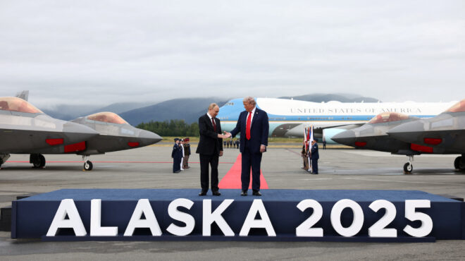 τα-κλικ-της-θερμής-υποδοχής-του-τραμ-563765923