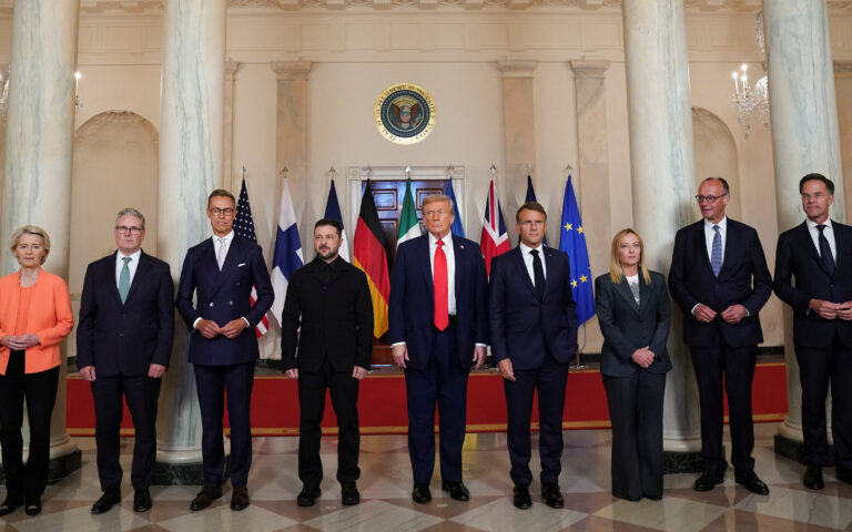 ο-τραμπ-υποδέχεται-τον-ζελένσκι-και-το-563769160