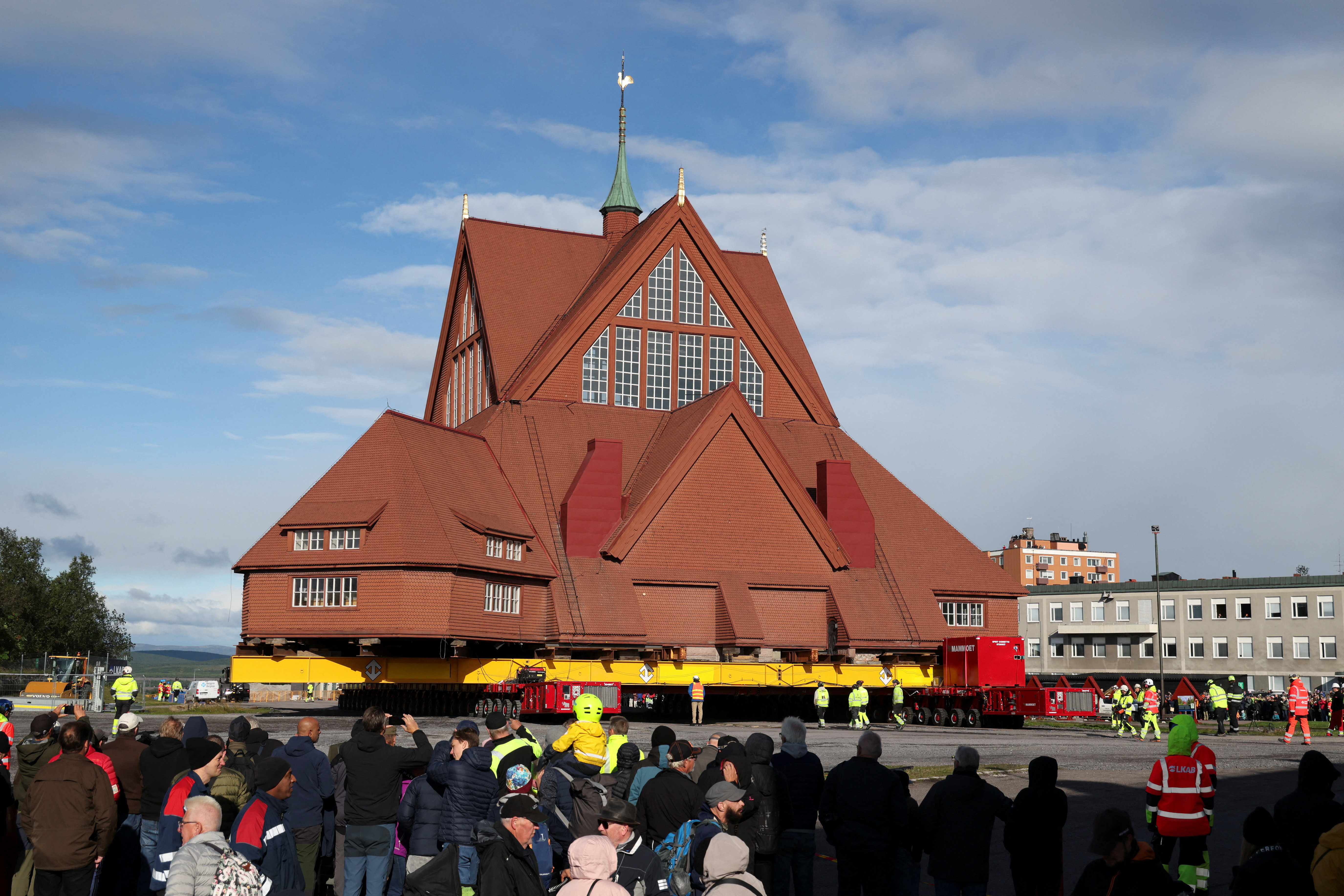 Σουηδία: Το αργόσυρτο ταξίδι μιας… εκκλησίας 600 τόνων προς το νέο της «σπίτι»-2