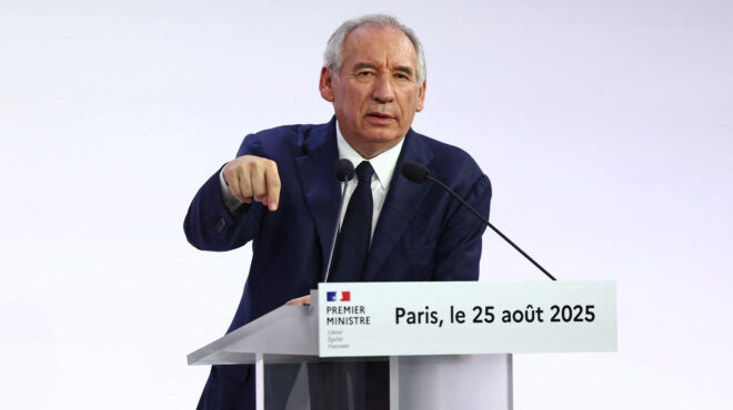 αναβρασμός-στη-γαλλία-ο-μπαϊρού-ζητά-ψ-563779423