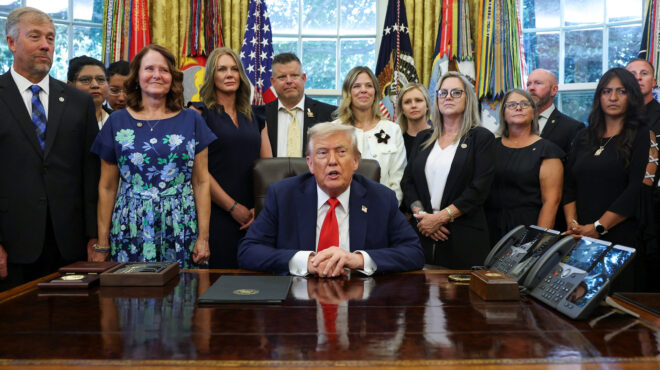 τραμπ-δεν-είμαι-δικτάτορας-αν-και-πολλ-563780392