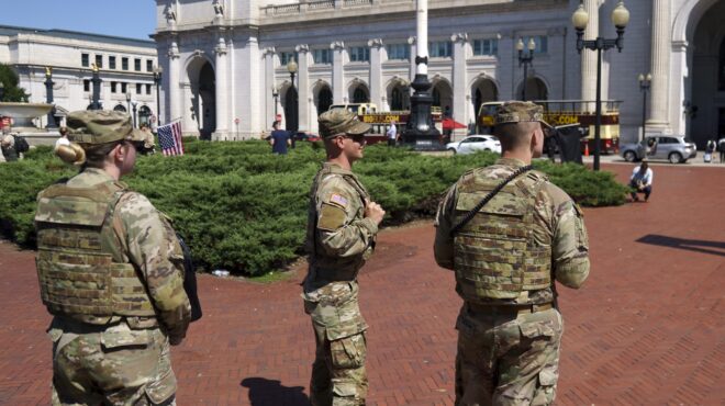 υπό-πολιορκία-οι-πόλεις-των-δημοκρατι-563779840