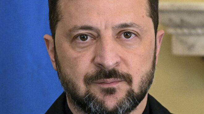 βολοντίμιρ-ζελένσκι-γύψοι-563763544